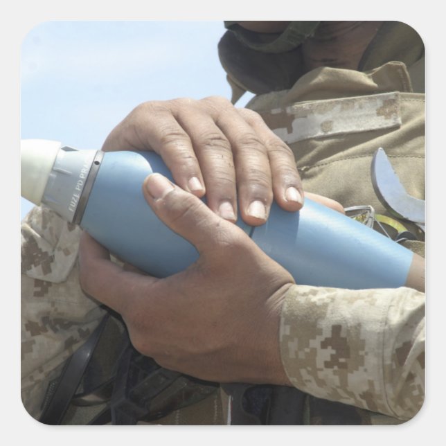 Sticker Carré Vue d'ensemble d'un soldat faisant crader une muni (Devant)