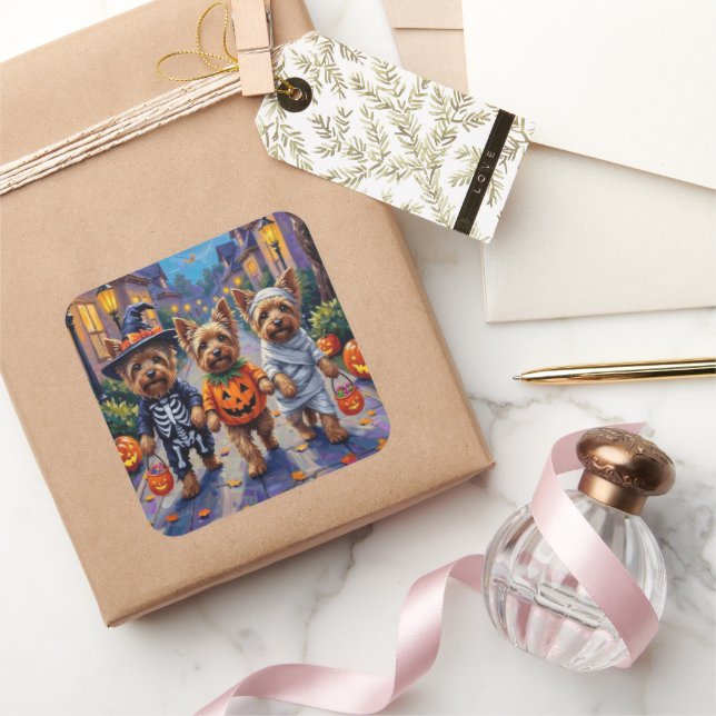 Sticker Carré Yorkshire Terrier Dogs in Halloween Costumes (Cadeaux)