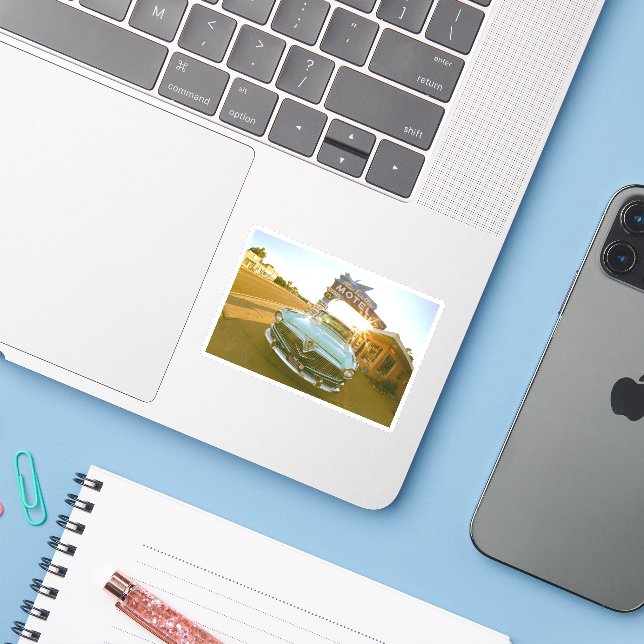 Sticker Célèbre motel Blue Swallow sur la route 66 (Ordinateur portable avec iPhone)