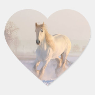Sticker Cœur Beau Cheval Blanc Galloping dans la neige