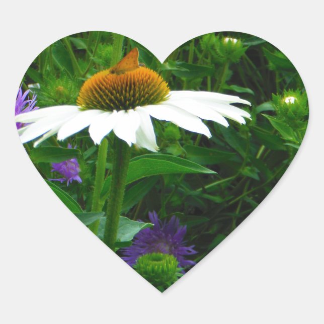 Sticker Cœur Fleur de cône blanc, fleurs pourpres et papillon (Devant)