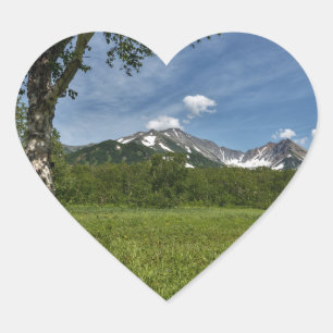 Sticker Cœur Paysage d'été avec vue sur la montagne les jours e
