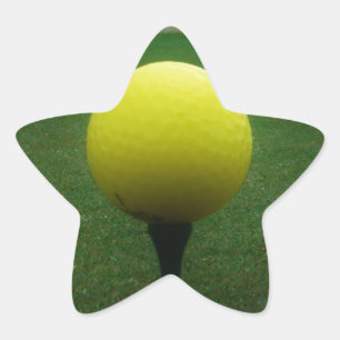 Sticker Étoile Bal de golf jaune sur un terrain de golf de montag