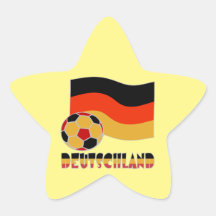 Drapeau d'Allemagne et ballon de football gris bor