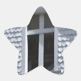 Sticker Étoile vieille église blanche dans les montagnes