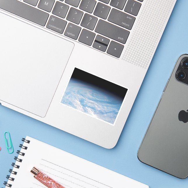 Sticker Formation De Nuages Circulaires Sur L'Océan Pacifi (Ordinateur portable avec iPhone)