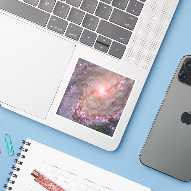 Sticker Galaxie Spirale M83, Ablaze Avec Formation Star. (Ordinateur portable avec iPhone)