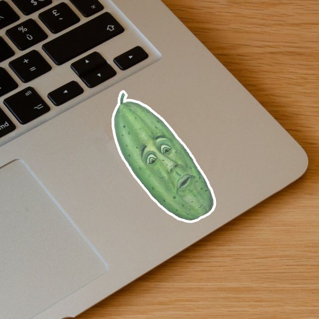 Sticker Grosse chiche verte drôle avec le visage surpris (Funny big green pickle with stem and surprised looking face on vinyl sticker.)
