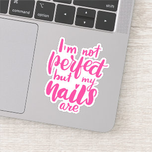 Sticker Je ne suis pas parfait mais mes clous sont