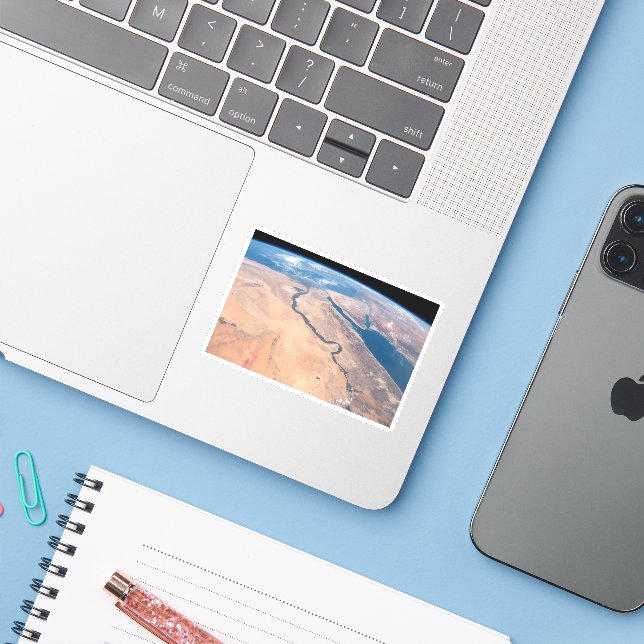 Sticker Le Nil, La Mer Rouge Et La Mer Méditerranée. (Ordinateur portable avec iPhone)