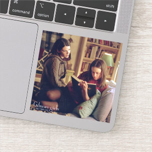 Sticker Lorelai et Rory assis dans la chambre