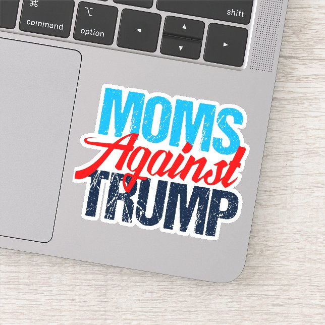 Sticker Moms contre l'ordinateur portable politique Trump (Détail)