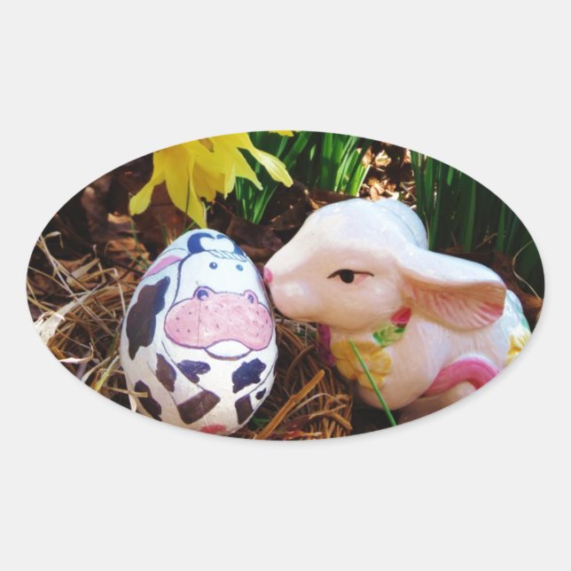 Sticker Ovale Bunny de Pâques embrasser Oeuf de vache (Devant)