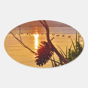 Sticker Ovale Coucher de soleil du lac Pinecone