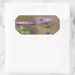 Sticker Ovale Fourmi sur la photo pourpre de chardon