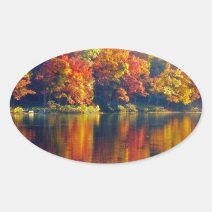 Sticker Ovale Lac d'automne