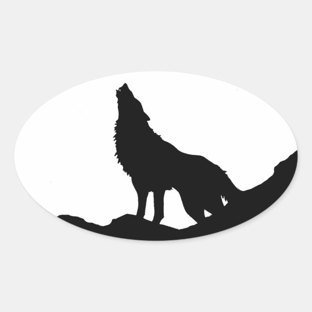 Sticker Ovale Loup solitaire debout sur une colline (Devant)