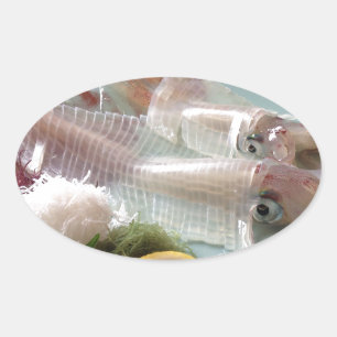 Sticker Ovale Repas japonais de sashimi de calmar servi déjeuner