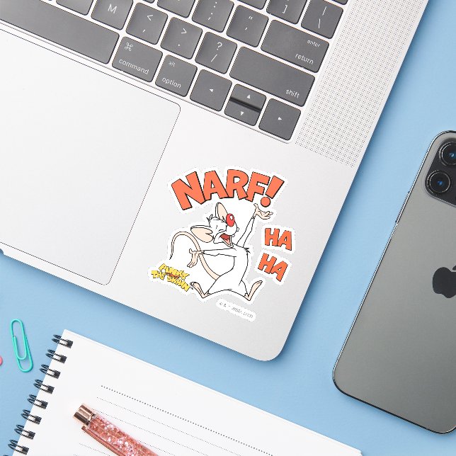 Sticker Pinky et le cerveau | Pinky "Narf !" (Ordinateur portable avec iPhone)
