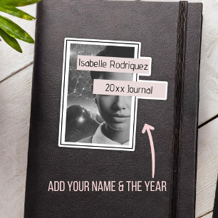 Sticker Plaque de journal personnalisée Femme futuriste