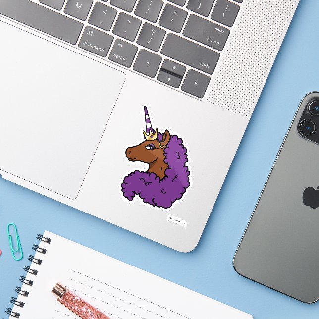 Sticker Purple Afro Unicorn (Ordinateur portable avec iPhone)