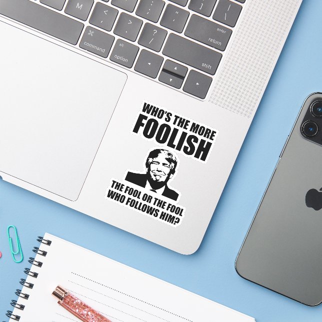 Sticker Qui est le plus fou anti-Trump (Ordinateur portable avec iPhone)