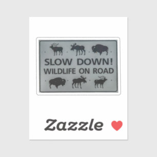 Sticker Ralentissez ! La faune sur le panneau routier