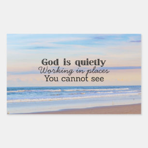 Sticker Rectangulaire Dieu travaille la typographie chrétienne Biblique