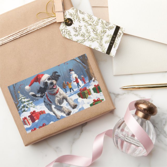 Sticker Rectangulaire Griffon à poil dur avec un chapeau de Noël enneigé (Cadeaux)