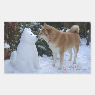Sticker Rectangulaire mignonne akita embrasser le chien de neige bonhomm