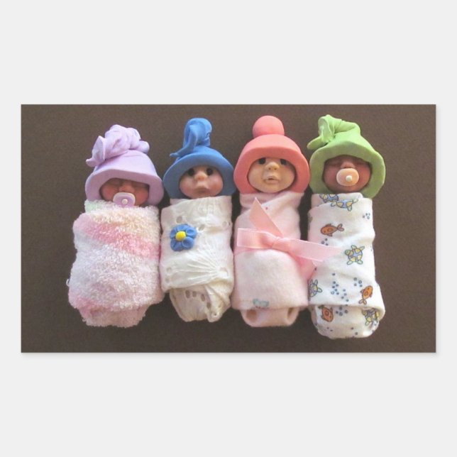 Sticker Rectangulaire Quatre Bébés D'Argile, Échangés, Avec Des Casquett (Devant)