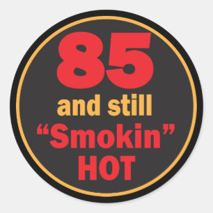 Sticker Rond 85 et toujours fumé chaud 85e anniversaire