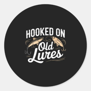 Sticker Rond Accroché aux vieux leurres drôle de pêcheur grand-