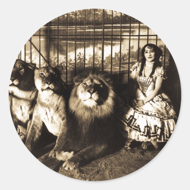 Sticker Rond Adjie et les Lions 1899 (Devant)