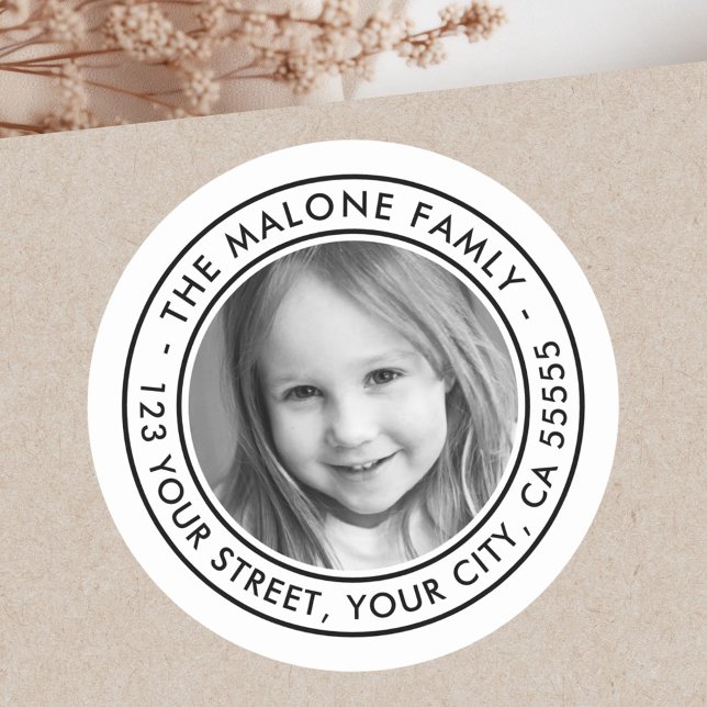 Sticker Rond Adresse de retour de photo de famille blanche mini (Minimal white family photo return address classic round sticker)