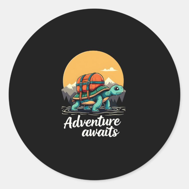 Sticker Rond Adventure Awaits is Hiking Adventures is Outdoor A (Devant)