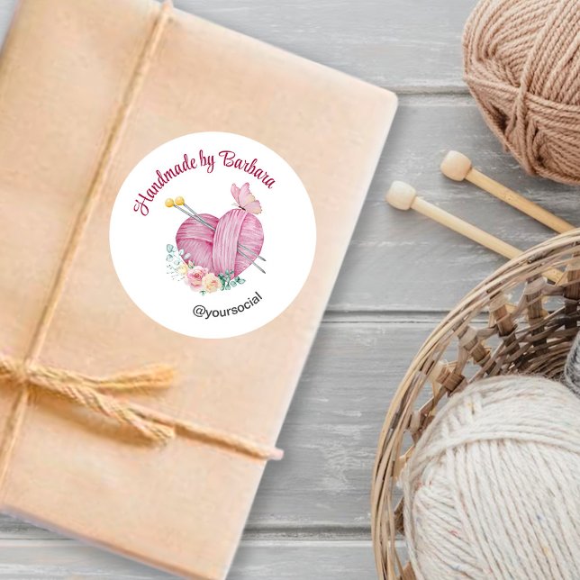 Sticker Rond Aiguilles de Tricot de coeur en fils mignons (Créateur téléchargé)