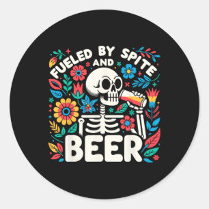Sticker Rond Alimenté Par Spite Et Bière Halloween Squelette Fl