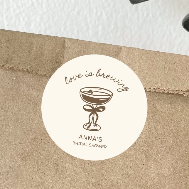 Sticker Rond Amour en cours de préparation Café Espresso Enterr (love is brewing bridal shower sticker espresso martini hand illustrated)