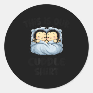 Sticker Rond Amoureux de l'abeille mignonne c'est notre câlin