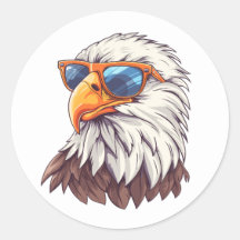 Amusant aigle de dessin animé avec lunettes de sol