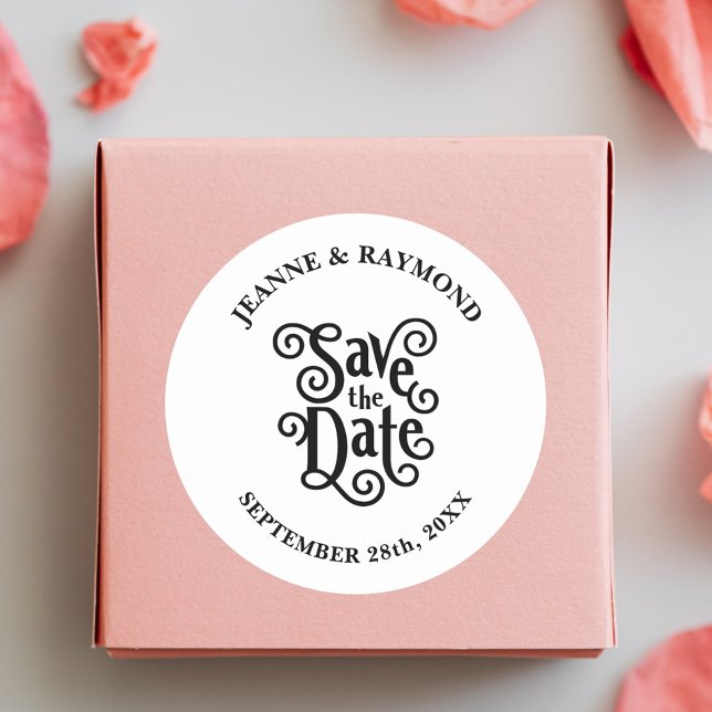 Sticker Rond Appel Romantique Calligraphié pour Mariage, Épargn (Romantic calligraphy sticker adds elegant charm to wedding save the date invitations.)