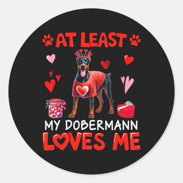 Sticker Rond Au moins mon Dobermann m'aimant la Saint-Valentin  (Devant)