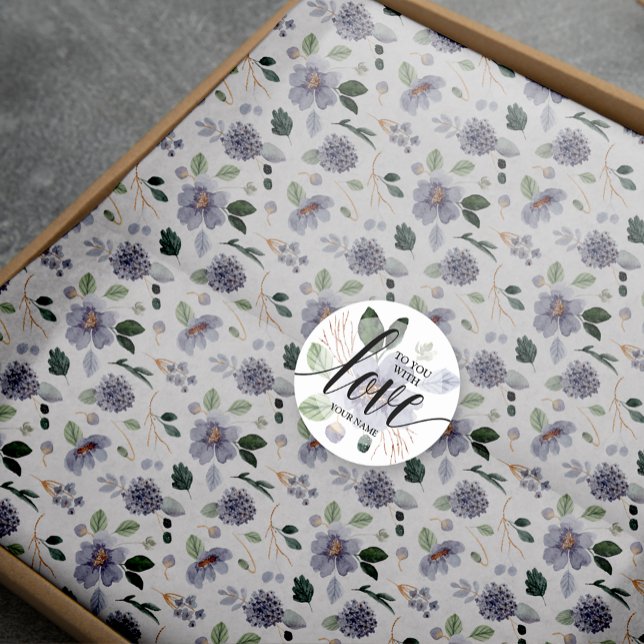 Sticker Rond Avec amour sur la fleur violette (Cute small sticker used on our matching tissue paper in our collection.)