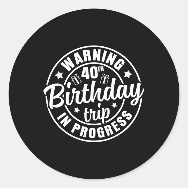Sticker Rond Avertissement 40e anniversaire Voyage en cours Drô (Devant)