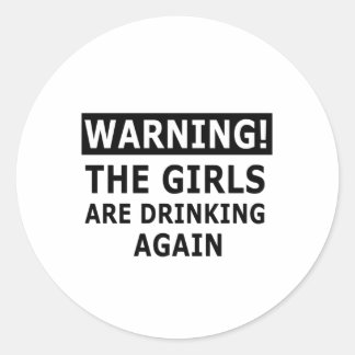 Sticker Rond Avertissement Les Filles Boivent À Nouveau