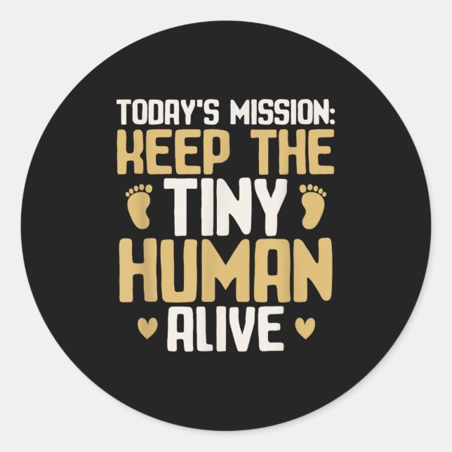 Sticker Rond Baby Daddy Keep The Tiny Human Alive Funny New Dad (Devant)