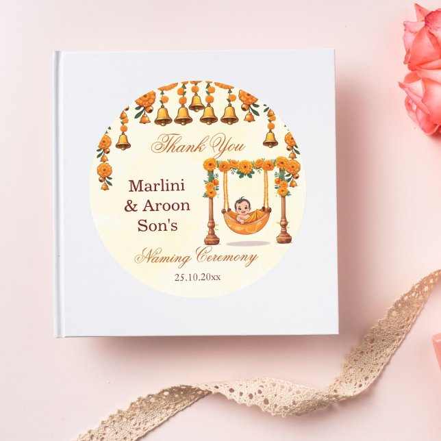 Sticker Rond Baby Naming Cradle Cérémonie indienne de reconnais (Baby naming cradle namkaran ceremony favor gift thank you stickers cute baby marigold cradle sticker)