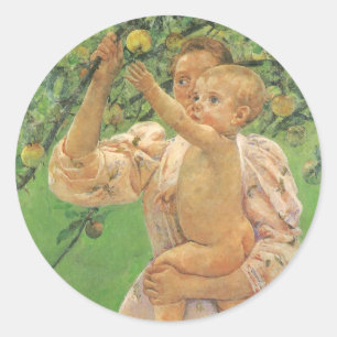 Sticker Rond Baby Reaching for an Apple par Mary Cassatt