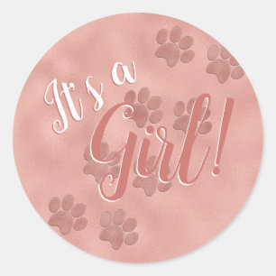 Sticker Rond Baby shower c'est une faveur rose d'empreintes de